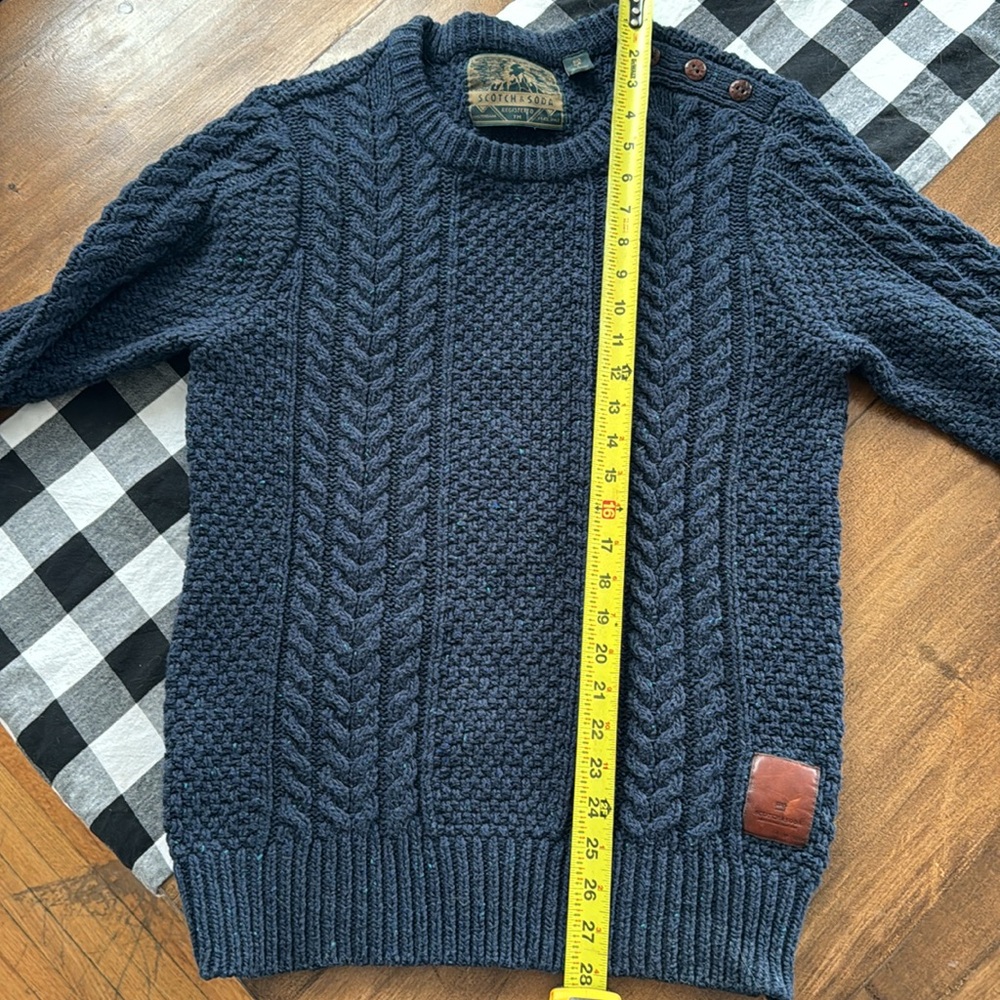 Like new scotch and soda sweater - Picture 8 of 9